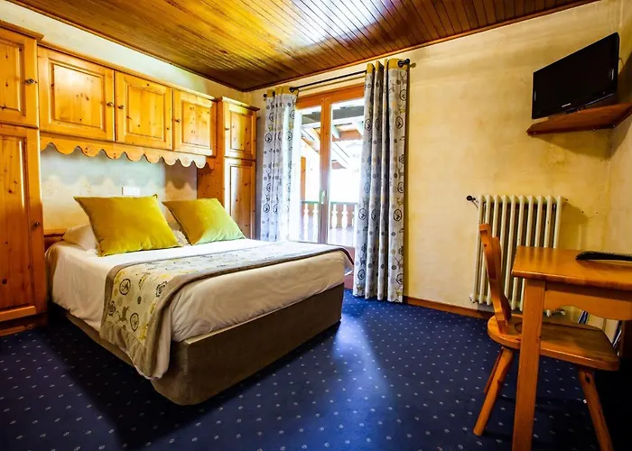 Hotel Logis Les Bruyères 3*